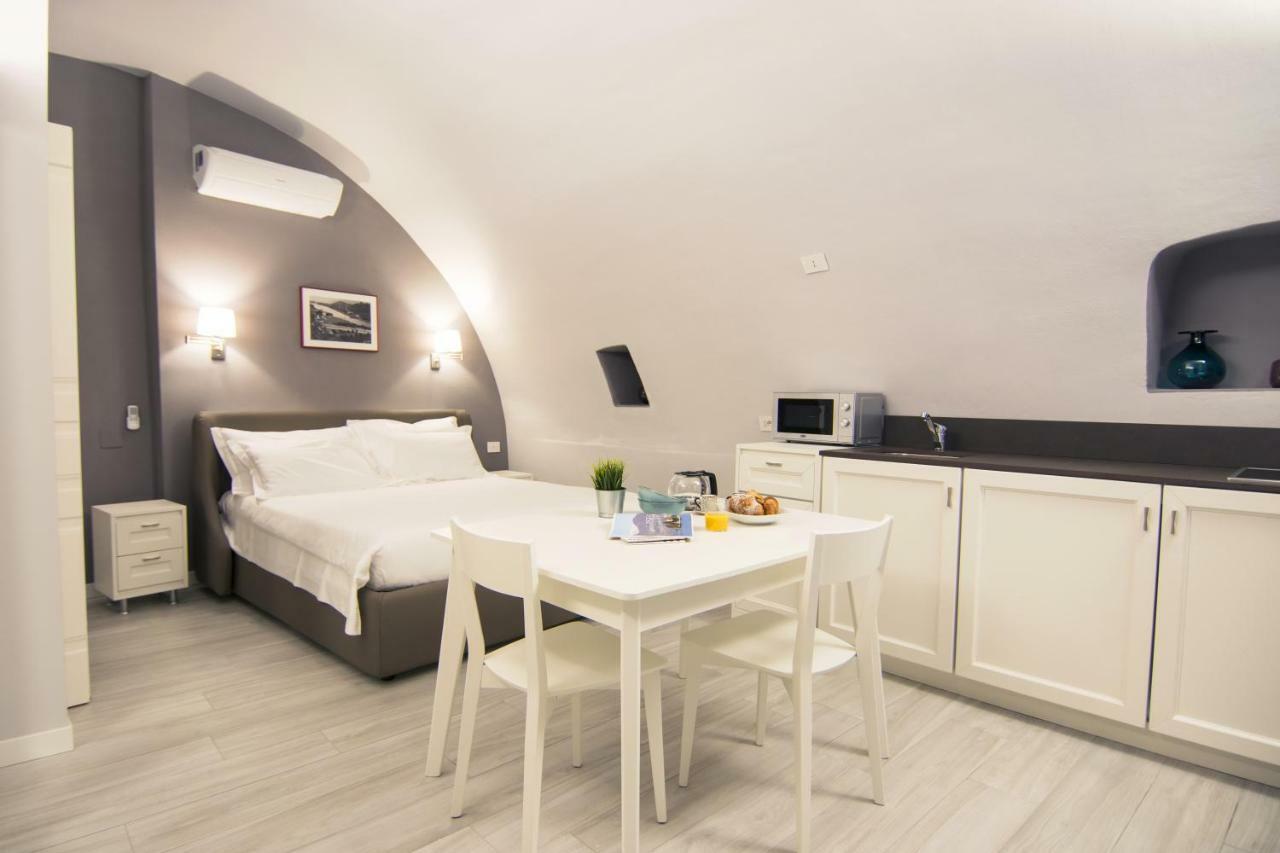 La Quadra Suites - Central Apartments In Iseo With Daily Housekeeping ภายนอก รูปภาพ