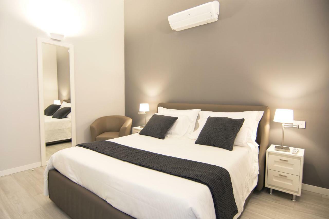 La Quadra Suites - Central Apartments In Iseo With Daily Housekeeping ภายนอก รูปภาพ