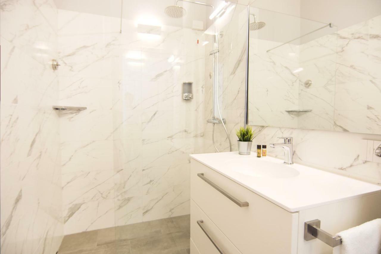 La Quadra Suites - Central Apartments In Iseo With Daily Housekeeping ห้อง รูปภาพ