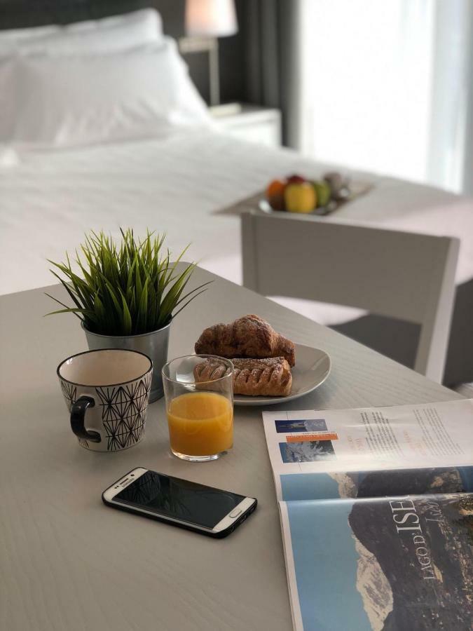 La Quadra Suites - Central Apartments In Iseo With Daily Housekeeping ภายนอก รูปภาพ